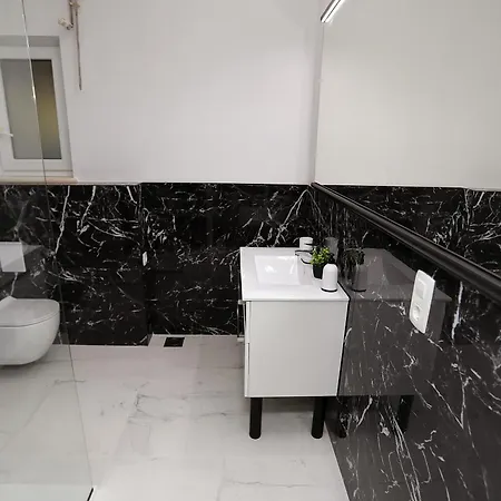 New,modern Near Split Andtrogir