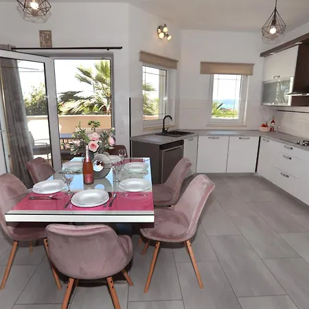 New,modern Near Split Andtrogir Apartment *