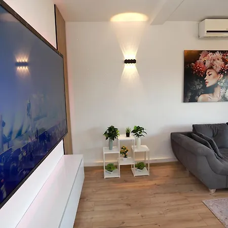 New,modern Near Split Andtrogir *
