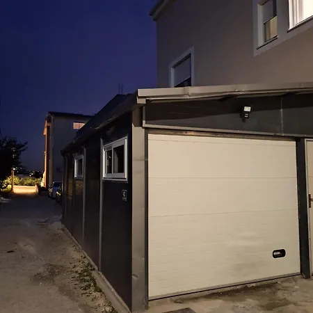 New,modern Near Split Andtrogir Апартаменти *