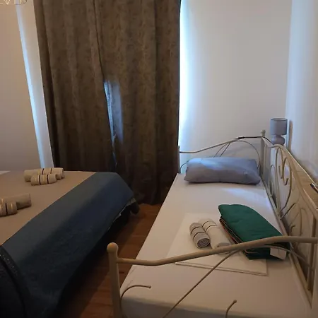 New,modern Near Split Andtrogir Apartment *