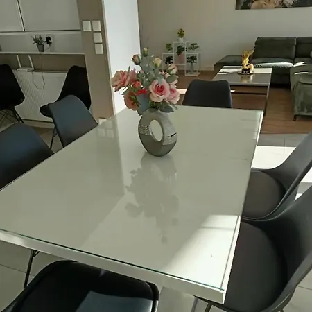 Апартаменти New,modern Near Split Andtrogir Каштела